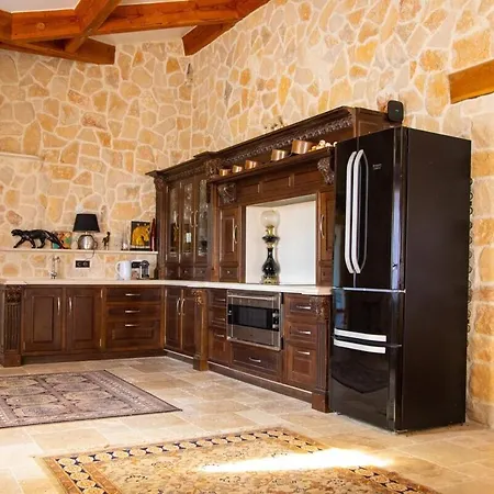 Le Sommet De La Tour, Vue, Calme Et Chevaux Apartment *