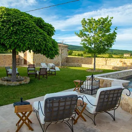 Le Sommet De La Tour, Vue, Calme Et Chevaux Montlaux