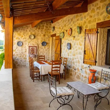 Apartment Le Sommet De La Tour, Vue, Calme Et Chevaux