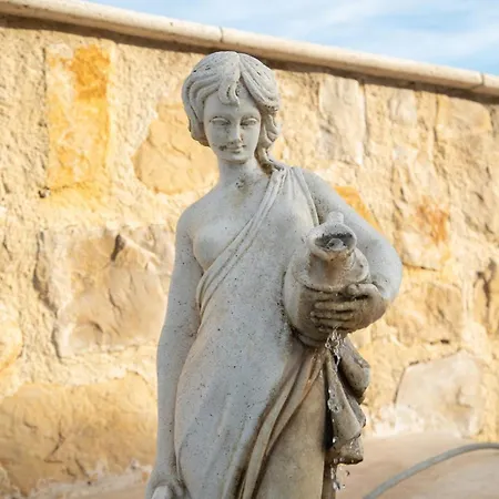 Le Sommet De La Tour, Vue, Calme Et Chevaux Apartment Montlaux