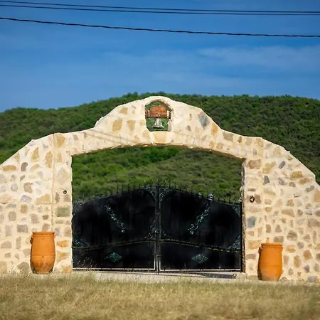 Le Sommet De La Tour, Vue, Calme Et Chevaux Apartment Montlaux