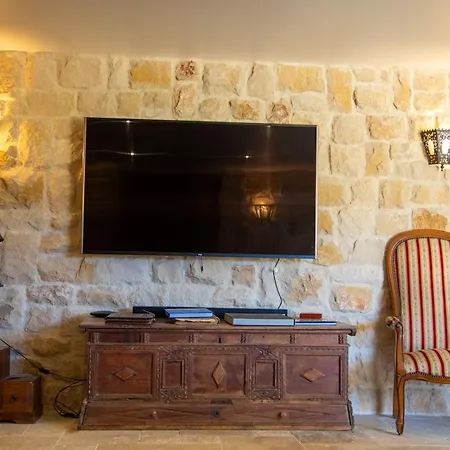 Apartment Le Sommet De La Tour, Vue, Calme Et Chevaux