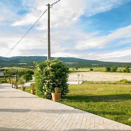 Apartment Le Sommet De La Tour, Vue, Calme Et Chevaux Montlaux