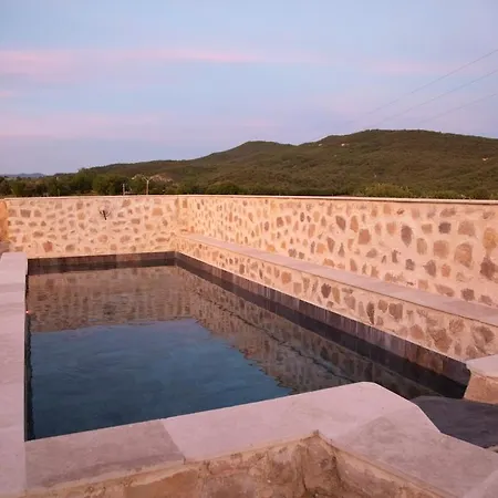 Le Sommet De La Tour, Vue, Calme Et Chevaux Apartment Montlaux