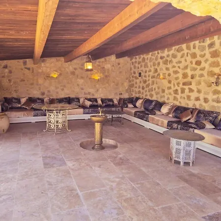 Le Sommet De La Tour, Vue, Calme Et Chevaux Montlaux