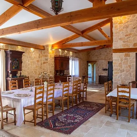 Le Sommet De La Tour, Vue, Calme Et Chevaux Apartment *