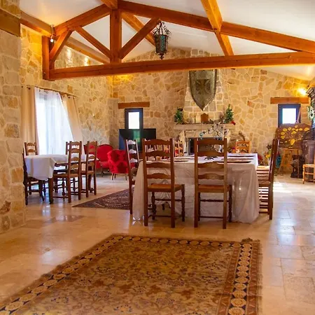 Apartment Le Sommet De La Tour, Vue, Calme Et Chevaux