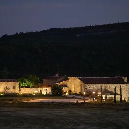 Le Sommet De La Tour, Vue, Calme Et Chevaux * Montlaux