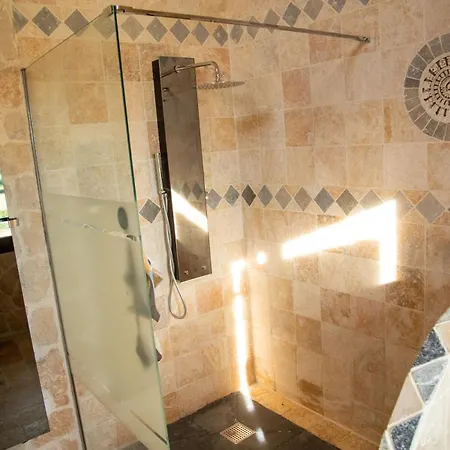 Le Sommet De La Tour, Vue, Calme Et Chevaux Apartment