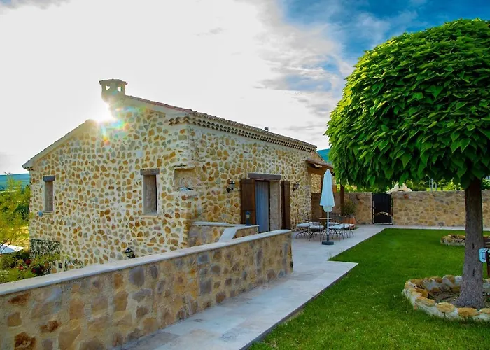 Apartment Le Sommet De La Tour, Vue, Calme Et Chevaux
