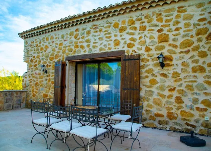 Le Sommet De La Tour, Vue, Calme Et Chevaux Apartment *