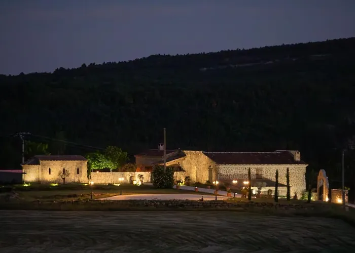Le Sommet De La Tour, Vue, Calme Et Chevaux * Montlaux