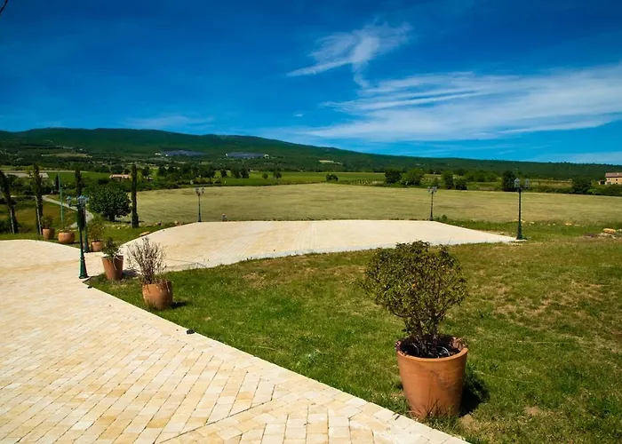 Le Sommet De La Tour, Vue, Calme Et Chevaux